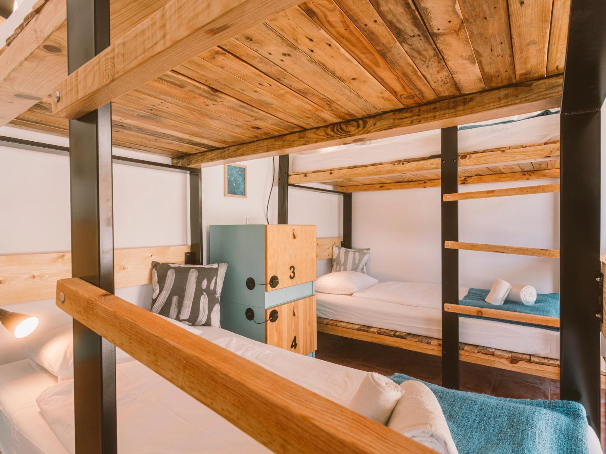 Cliff Surf House Vandrerhjem A dos Cunhados Eksteriør bilde