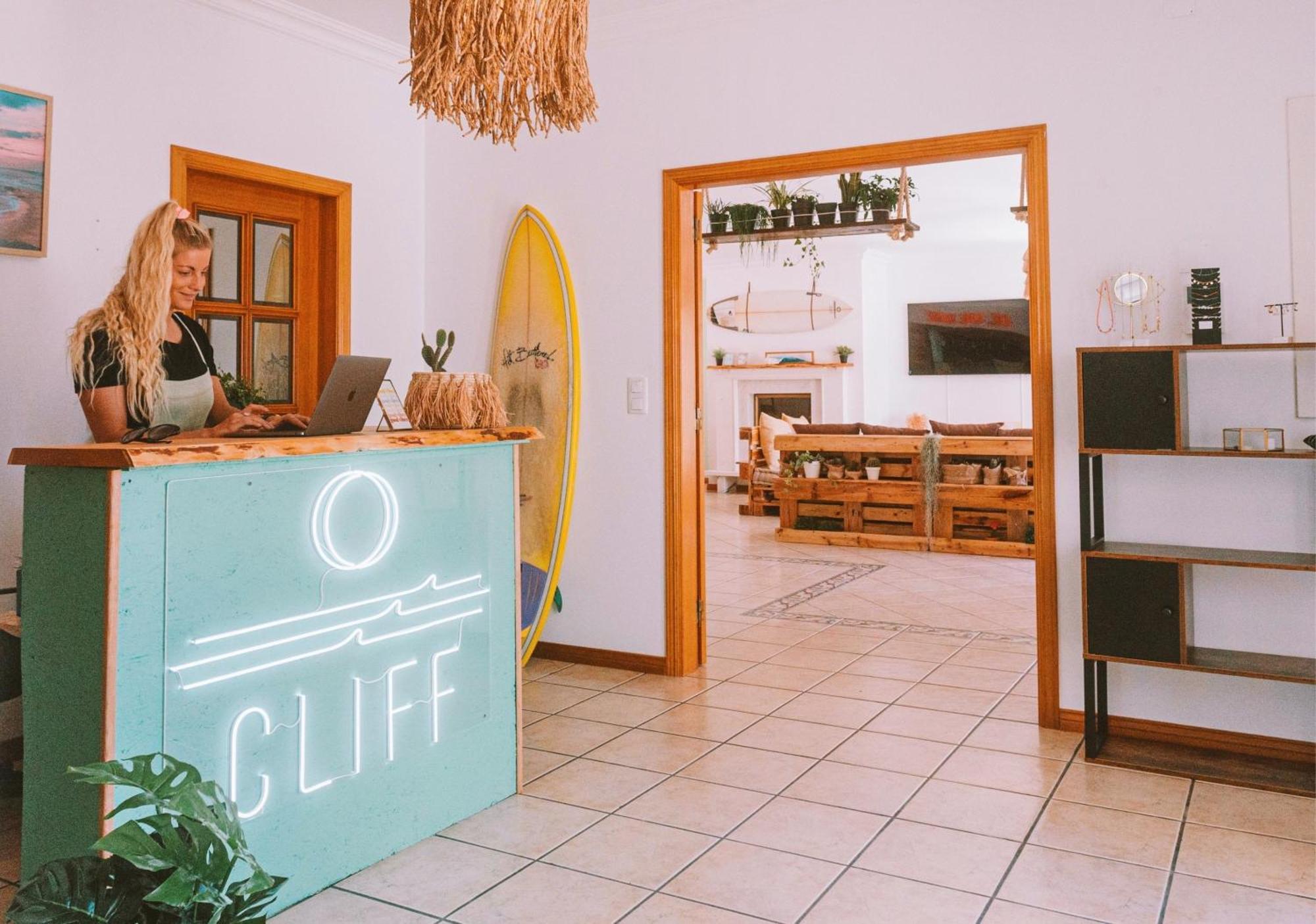 Cliff Surf House Vandrerhjem A dos Cunhados Eksteriør bilde